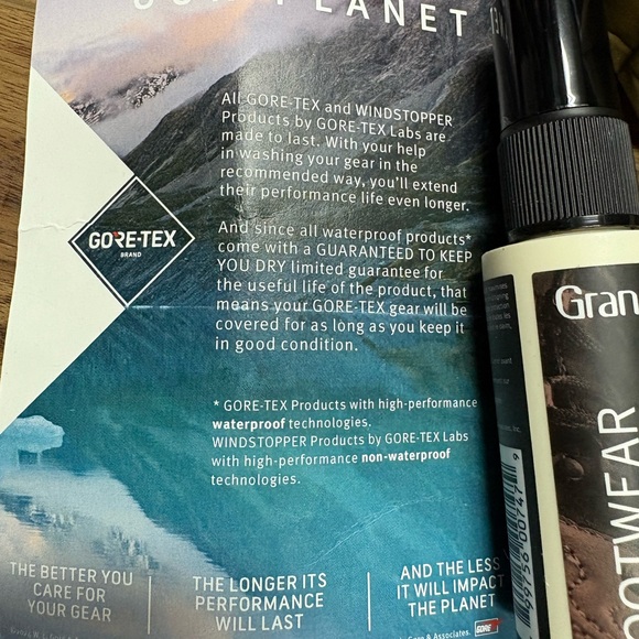 Gore-tex zipper pouch with footwear care kit, including brush, new - Picture 2 of 8